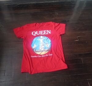 Queen Official Merch Color Red Shirt Mens Size Large Another One Bites The Dust